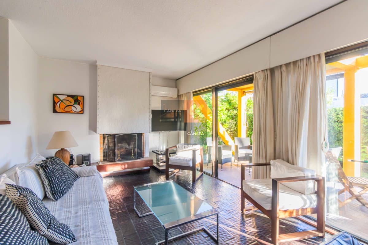 Departamento estilo casa de 3 dormitorios en Península