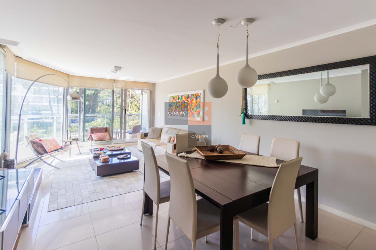 Departamento de tres dormitorios en venta con excelente ubicación
