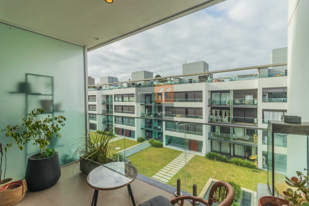 Venta apartamento de 2 dormitorios en Parque Batlle con barbacoa + cochera