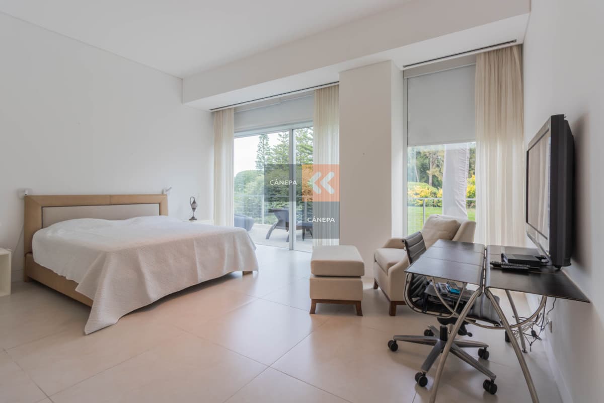 Apartamento en venta de excelente categoría en zona Brava
