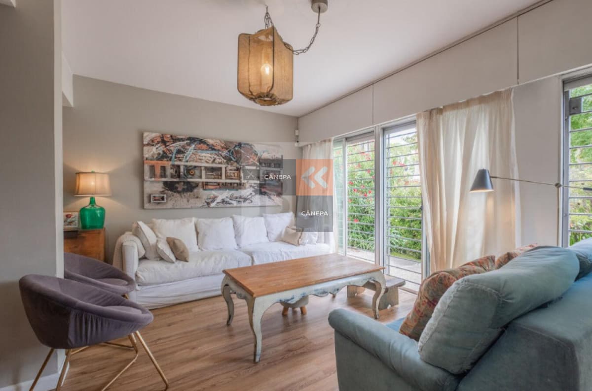 Venta con renta apartamento de 3 dormitorios + patio con parrillero en Mavin