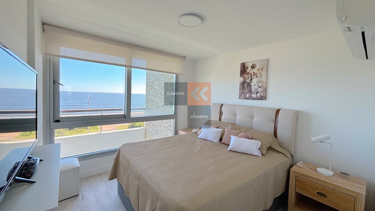 Departamento en primera línea de Playa Mansa