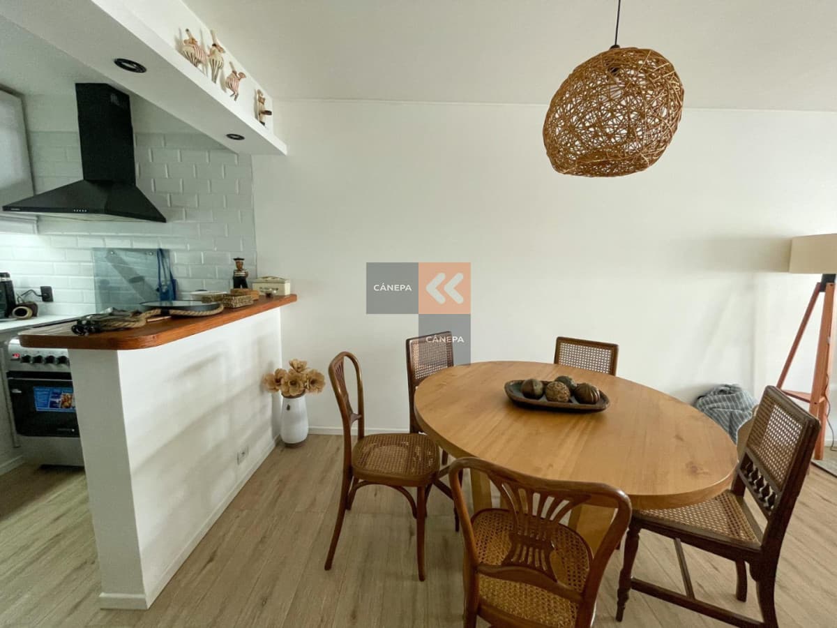Apartamento de dos dormitorios a media cuadra del puerto