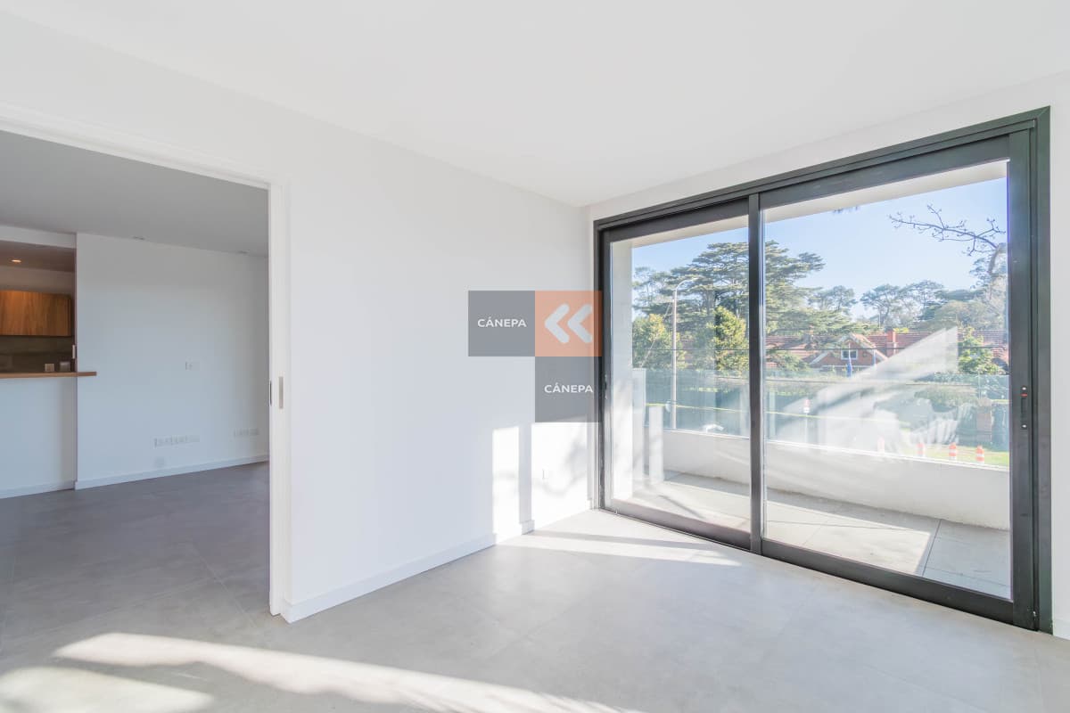 Venta apartamento de 3 dormitorios en Carrasco Norte con terraza con parrillero