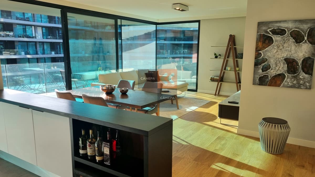 Venta con renta apartamento amueblado de 2 dormitorios en Puerto del Buceo