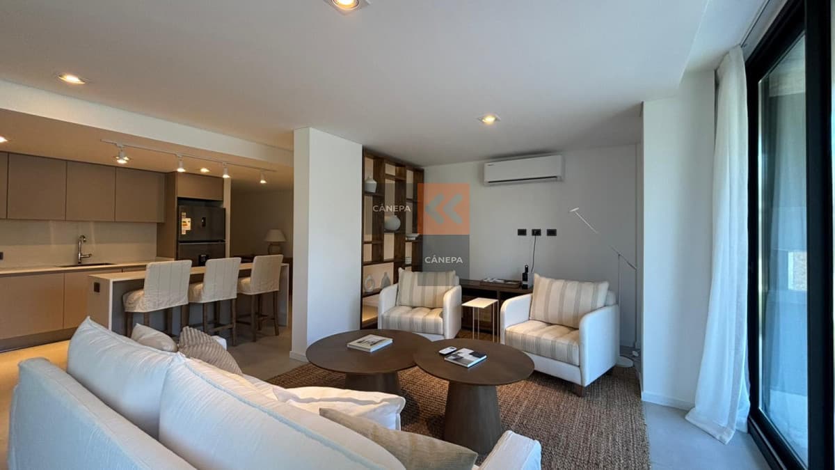 Exclusivo departamento en Manantiales con jardin propio