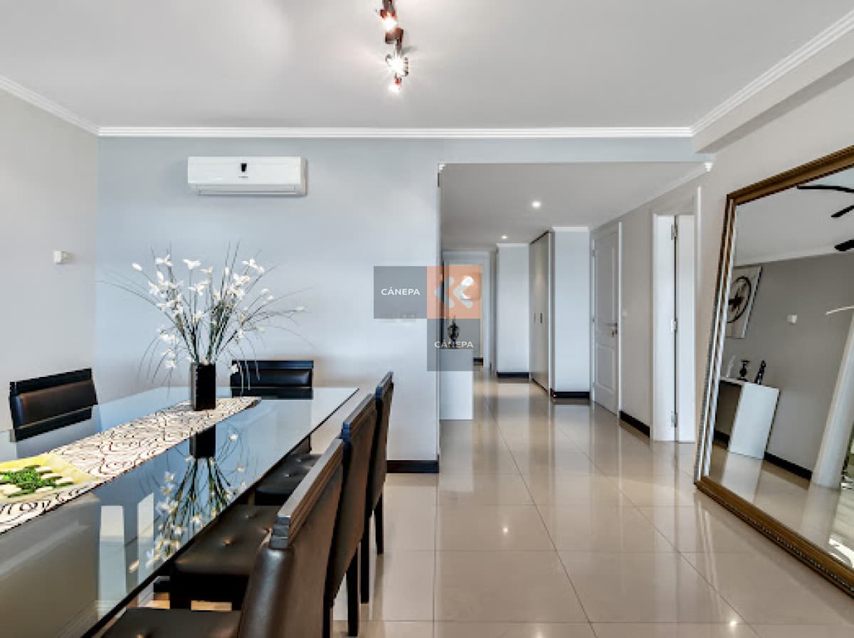 Apartamento de 3 dormitorios frente al mar