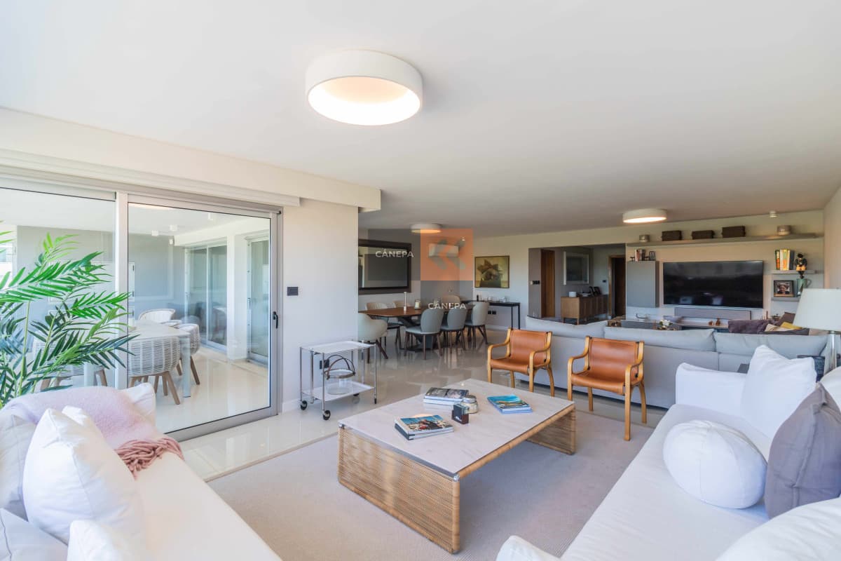 Departamento de 3 dormitorios en venta frente al mar