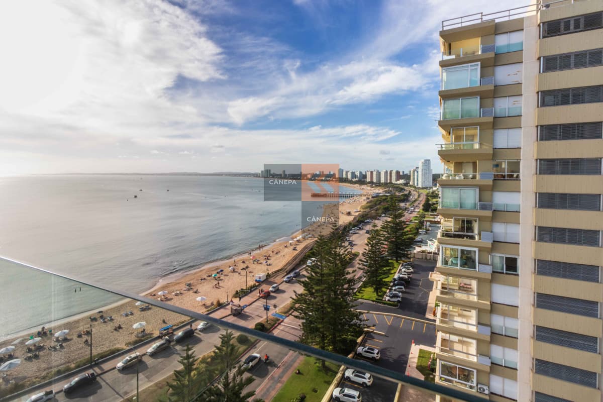 Apartamento en primera línea de la mansa con 6 dormitorios