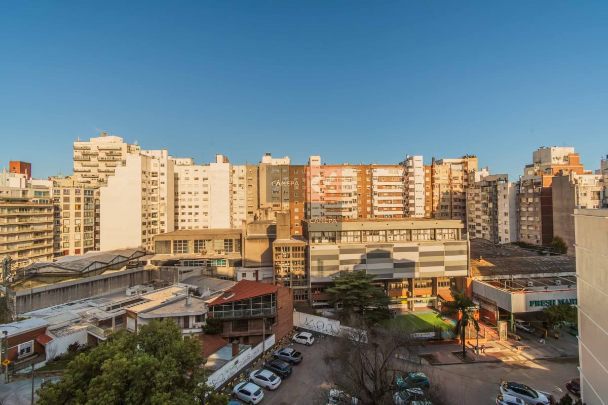 Venta con renta apartamento de 1 dormitorio en Pocitos