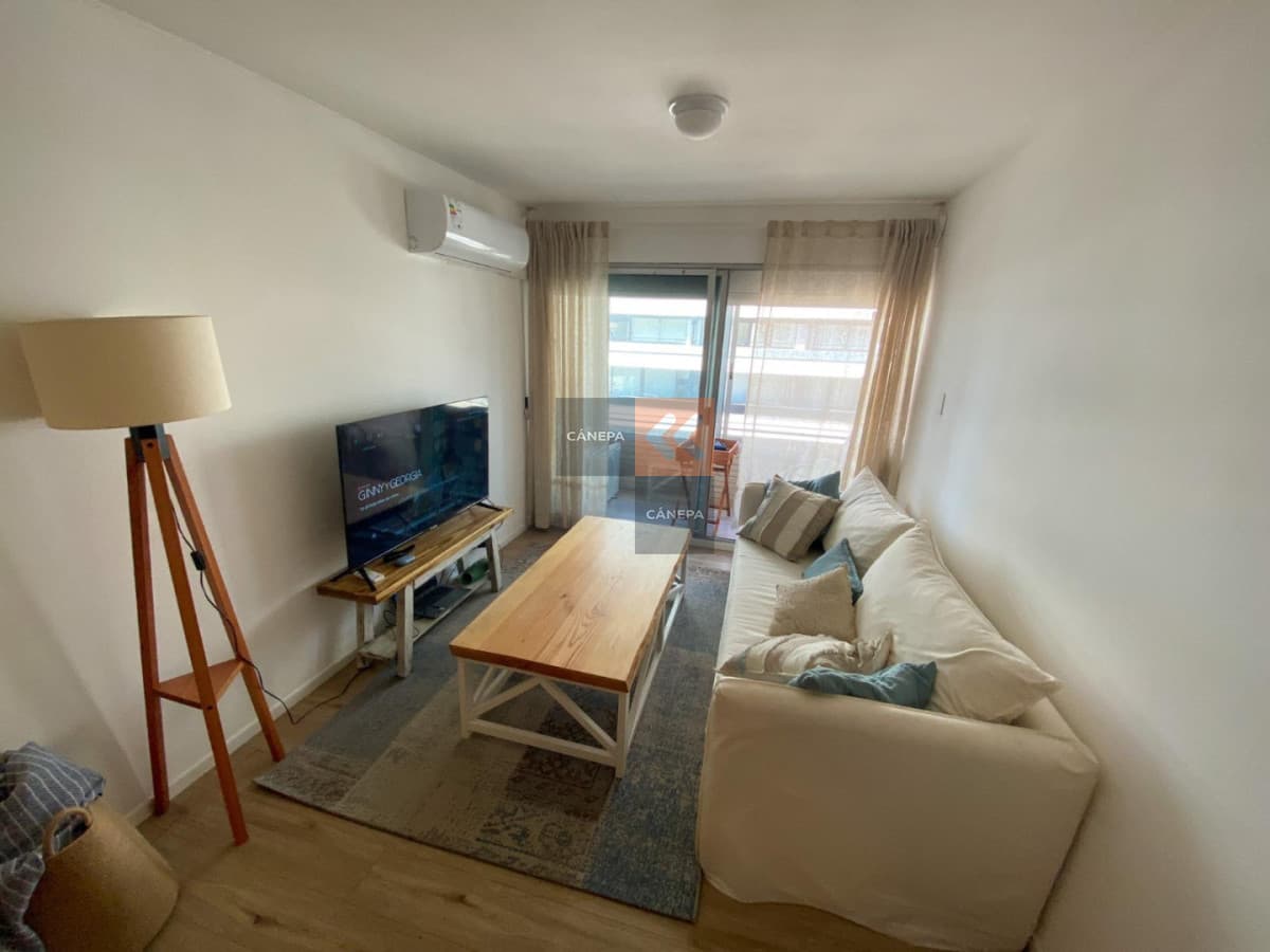 Apartamento de dos dormitorios a media cuadra del puerto