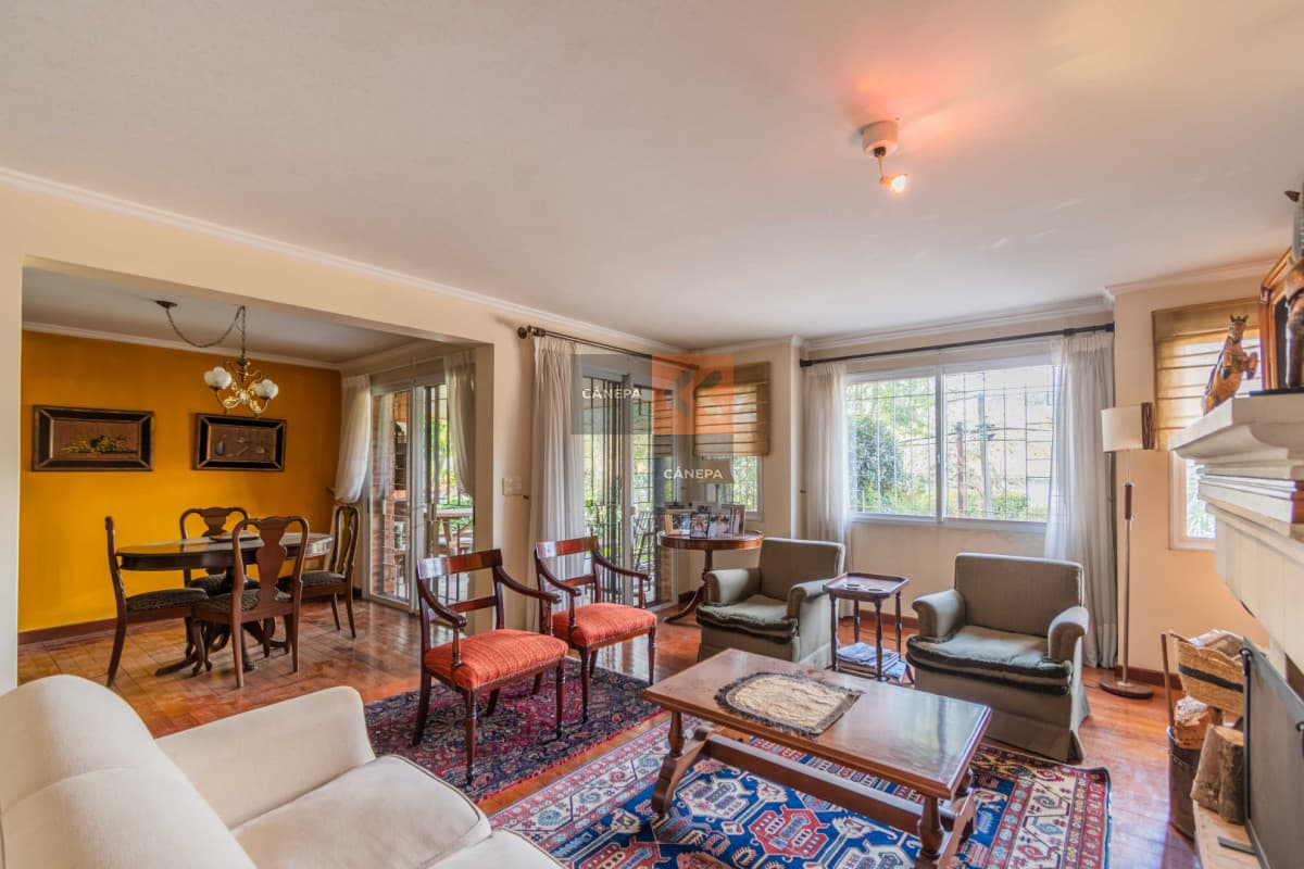 Venta y alquiler apartamento de 2 dormitorios con jardín + parrillero propio en Carrasco Sur