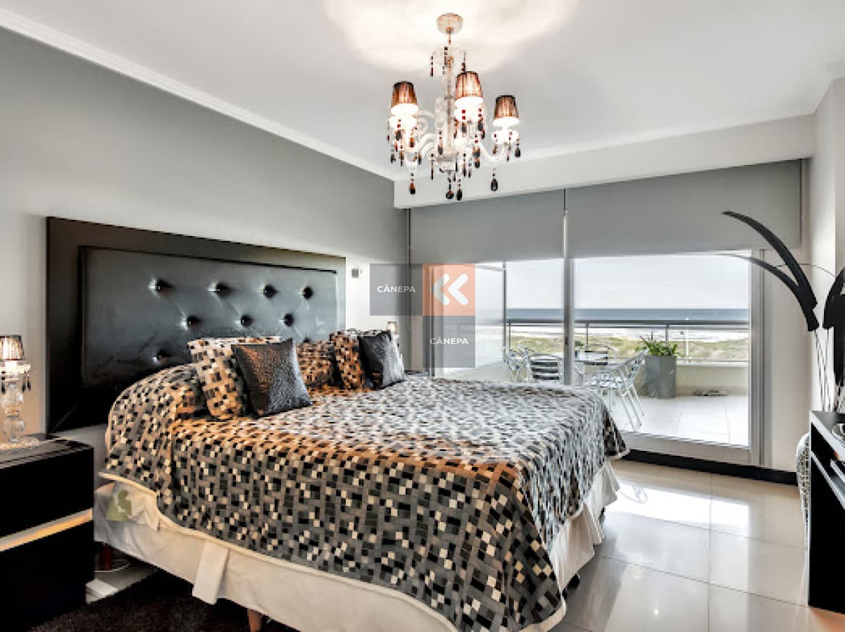 Apartamento de 3 dormitorios frente al mar