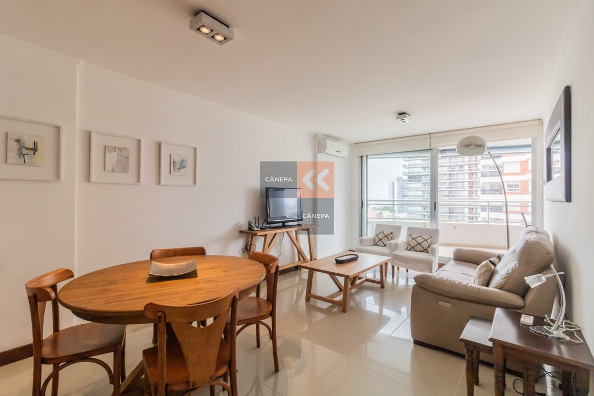 Apartamento  en Edificio de Categoría con todos los servicios.