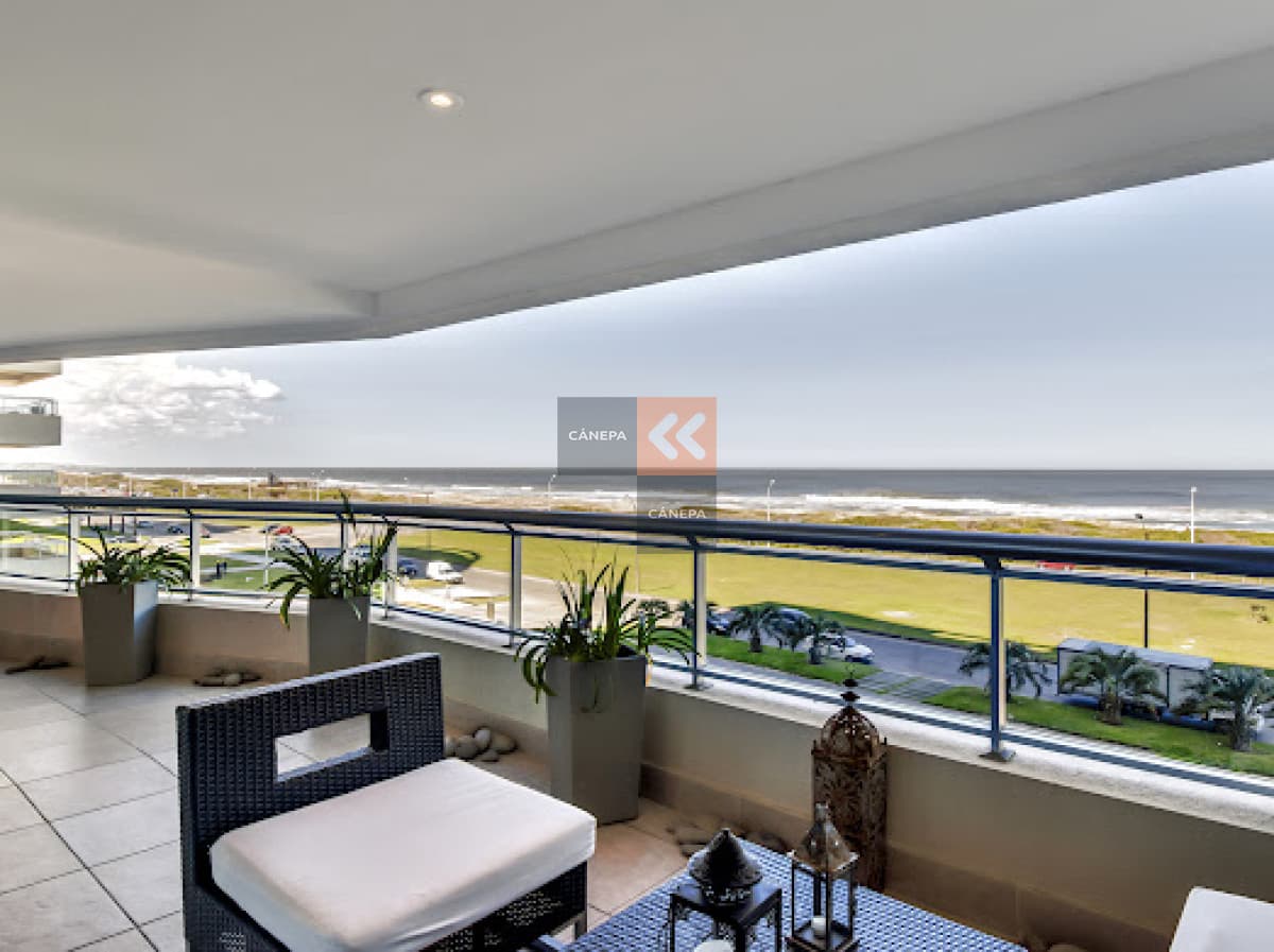 Apartamento de 3 dormitorios frente al mar