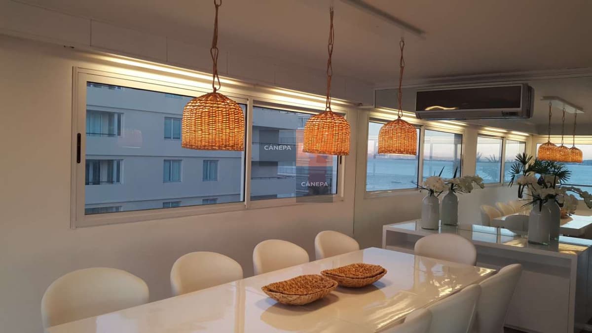 Frente al puerto, apartamento muy grande y amplio,