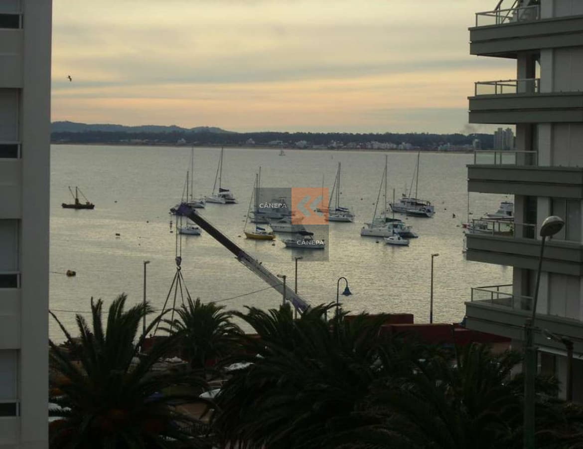 Precioso apartamento con vista al puerto de Punta del Este, ubicado en La Peninsula.
