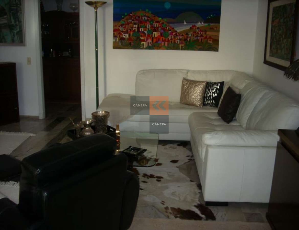 Precioso apartamento con vista al puerto de Punta del Este, ubicado en La Peninsula.