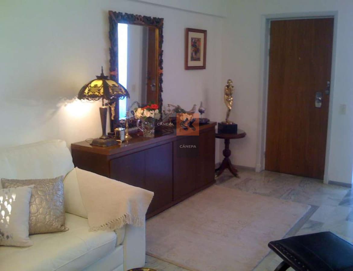 Precioso apartamento con vista al puerto de Punta del Este, ubicado en La Peninsula.