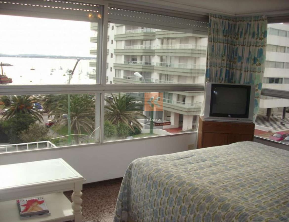 Precioso apartamento con vista al puerto de Punta del Este, ubicado en La Peninsula.
