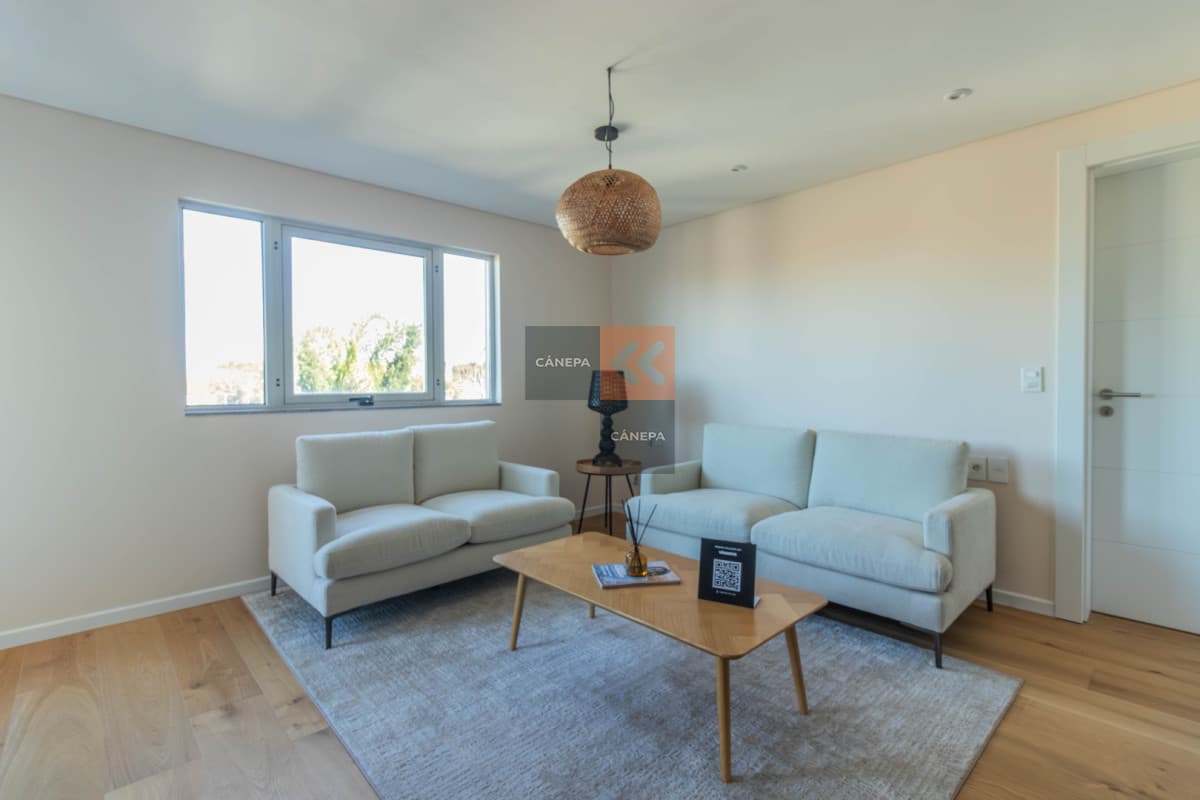 Venta con renta de apartamento de 1 dormitorio en Carrasco Sur