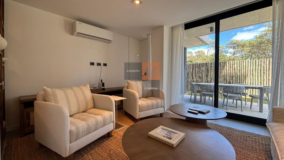 Exclusivo departamento en Manantiales con jardin propio