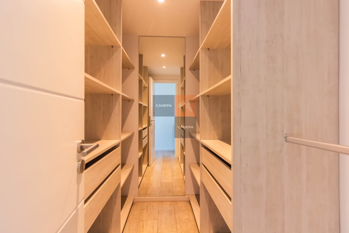 Departamento de 3 suites es venta con parrillero propio en Manantiales
