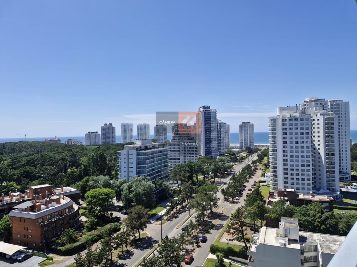 Departamento con vista a la Brava, 3 dormitorios amplios, Disponible en Alquiler Temporal