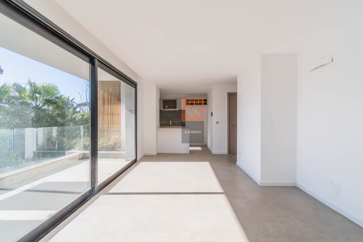 Venta apartamento de 2 dormitorios en Jardines de Carrasco con terraza con parrillero
