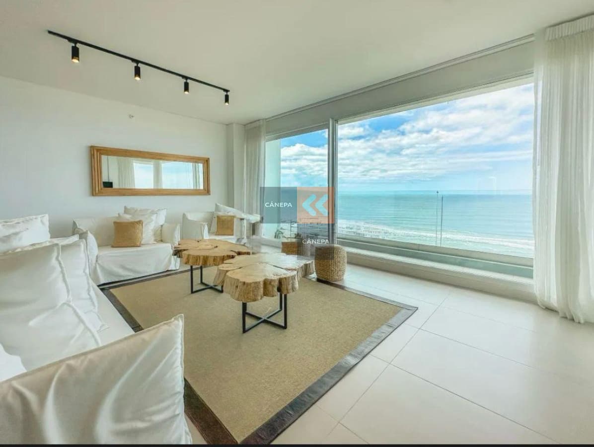 Departamento frente al mar en venta