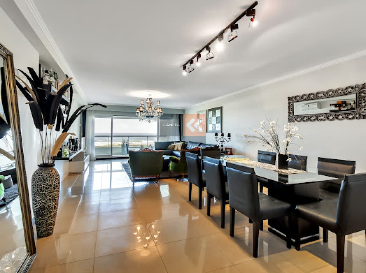 Apartamento de 3 dormitorios frente al mar