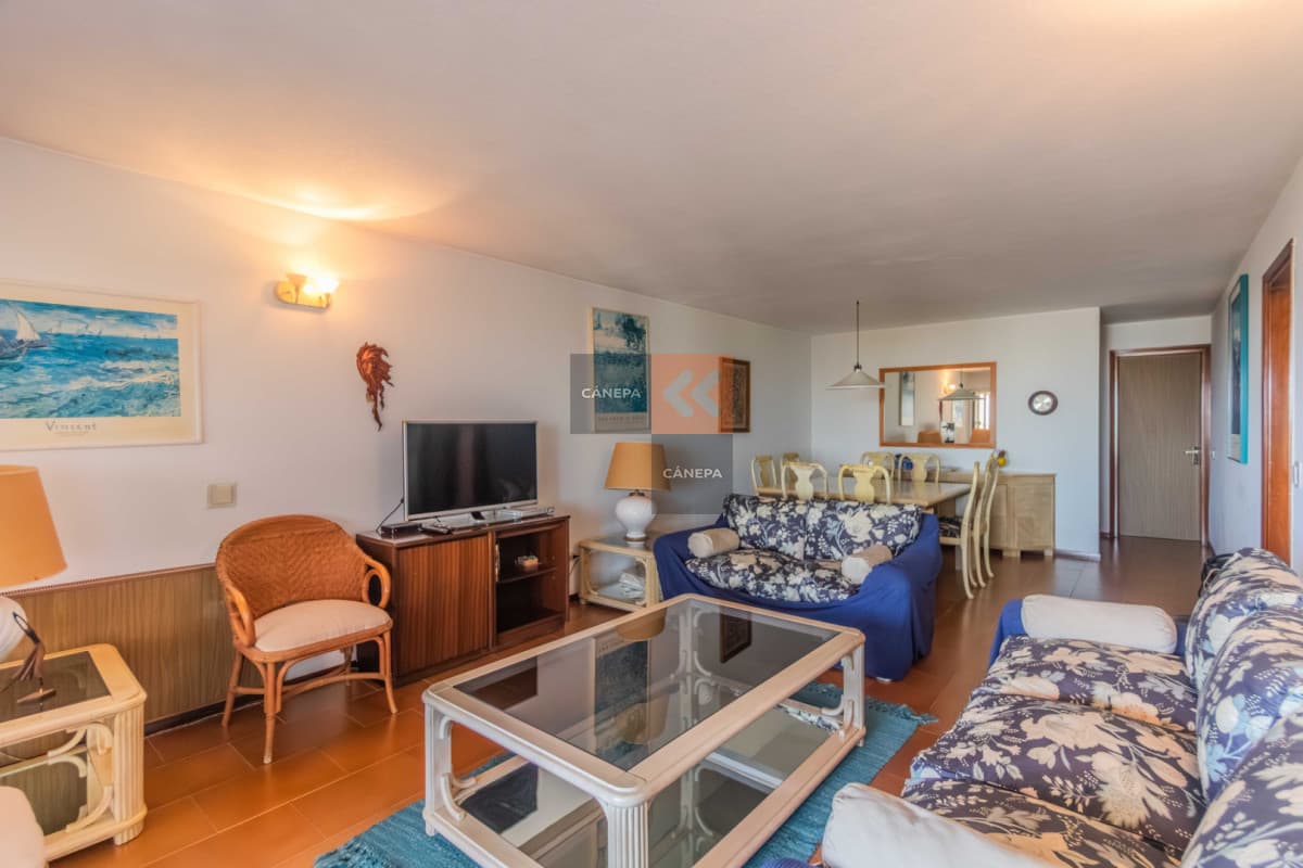 Apartamento sobre Roosevelt en piso alto Punta del Este