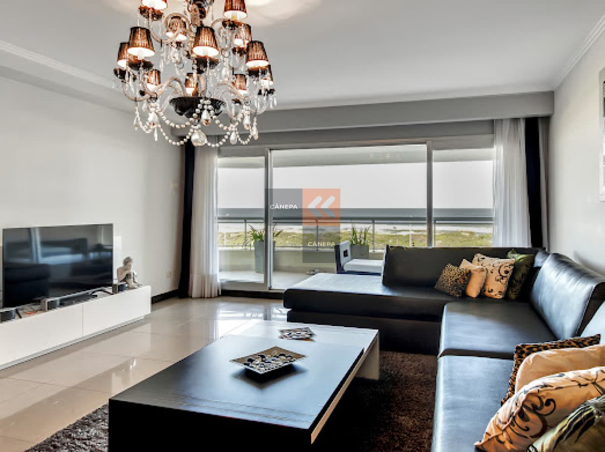 Apartamento de 3 dormitorios frente al mar
