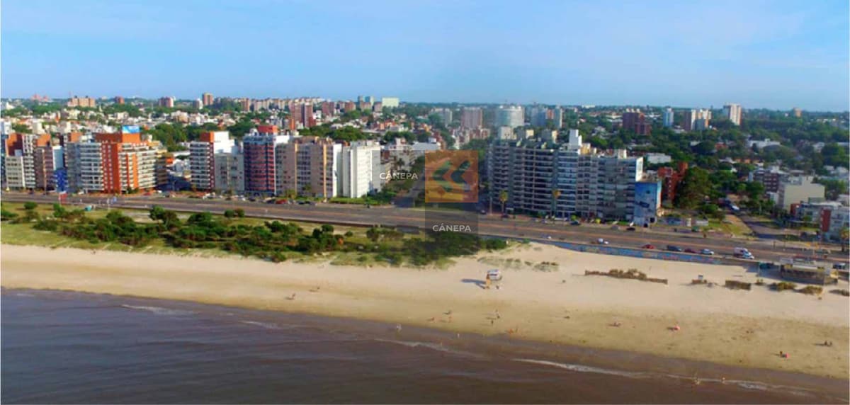 Apartamento de 2 dormitorios en Malvin. Edificio Torre Arenas