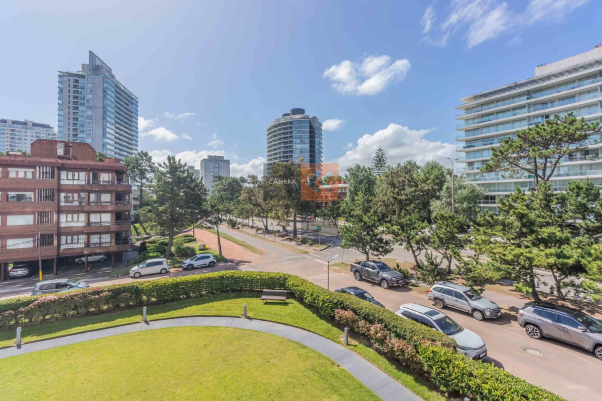 Departamento de tres dormitorios en venta con excelente ubicación