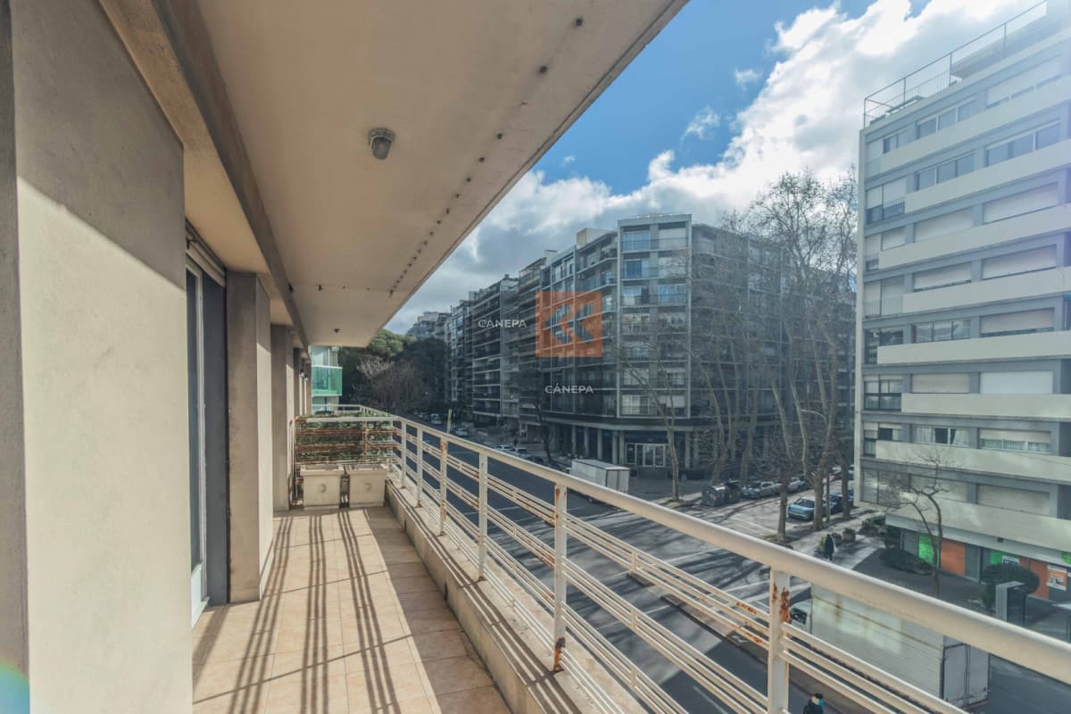 Alquiler apartamento de 3 dormitorios en Pocitos
