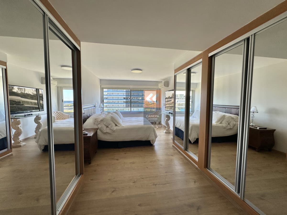 Apartamento en venta en primera linea de 3 dormitorios