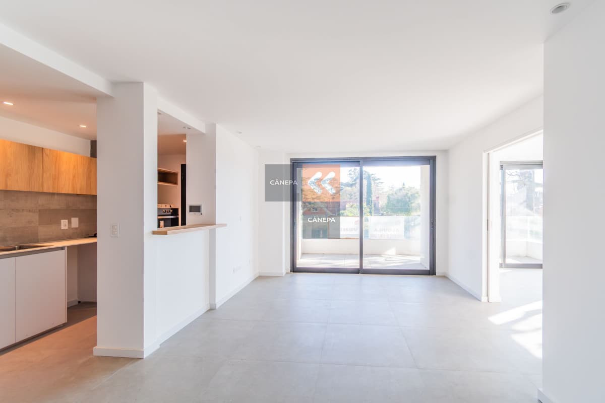 Venta apartamento de 3 dormitorios en Carrasco Norte con terraza con parrillero