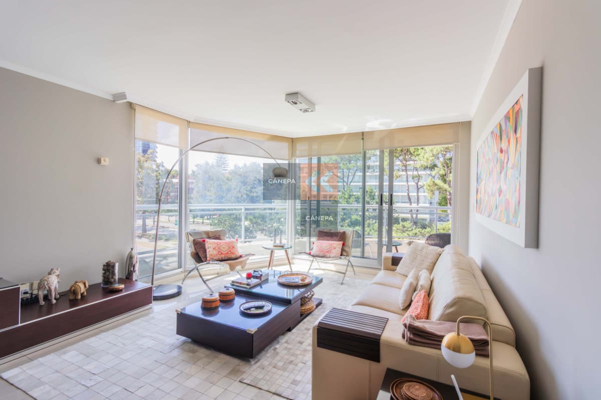 Departamento de tres dormitorios en venta con excelente ubicación