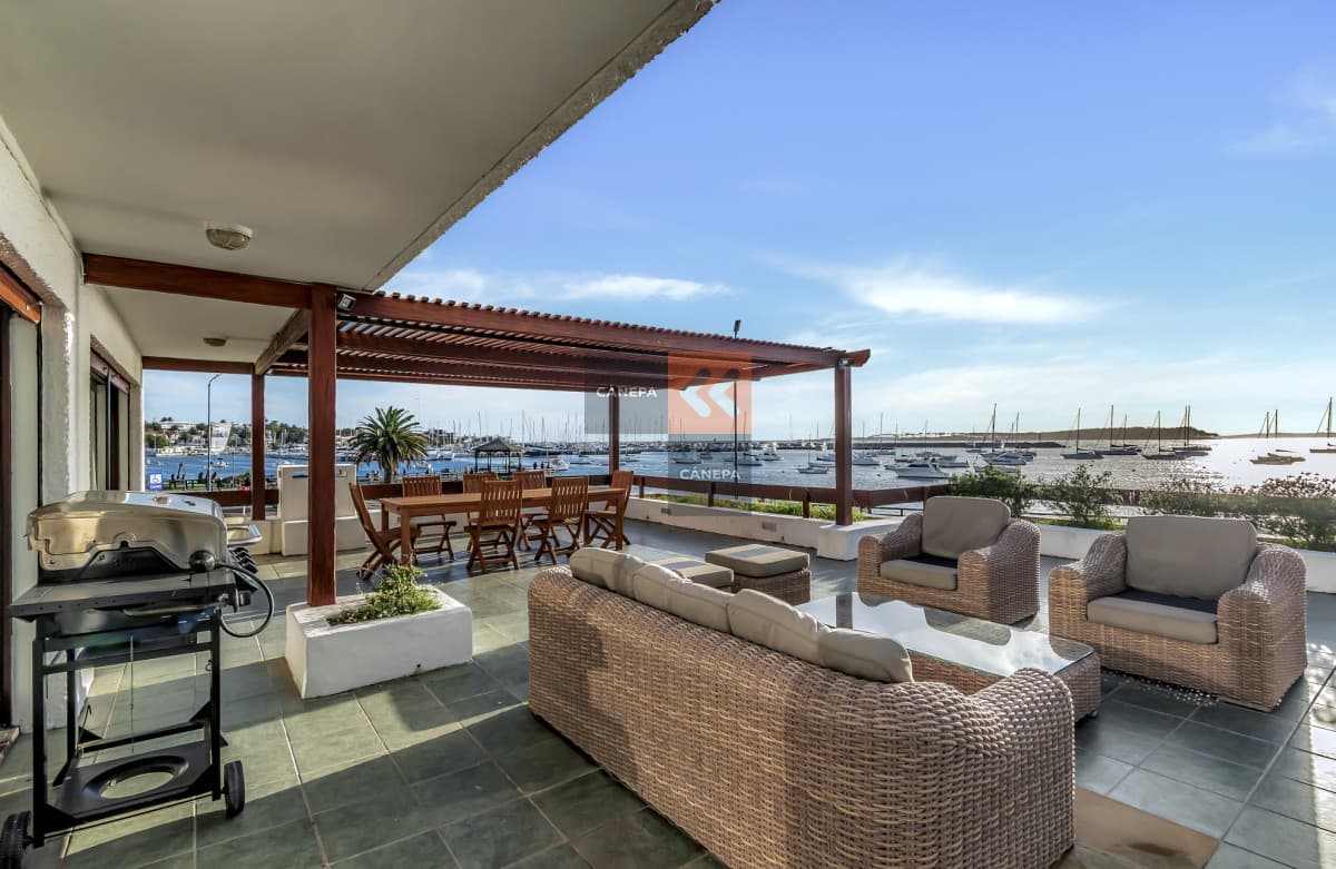 Departamento en venta con vista al puerto