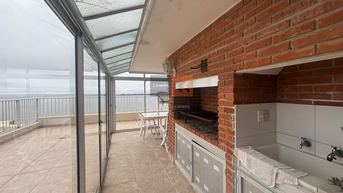 Apartamento de 3 dormitorios en primera línea