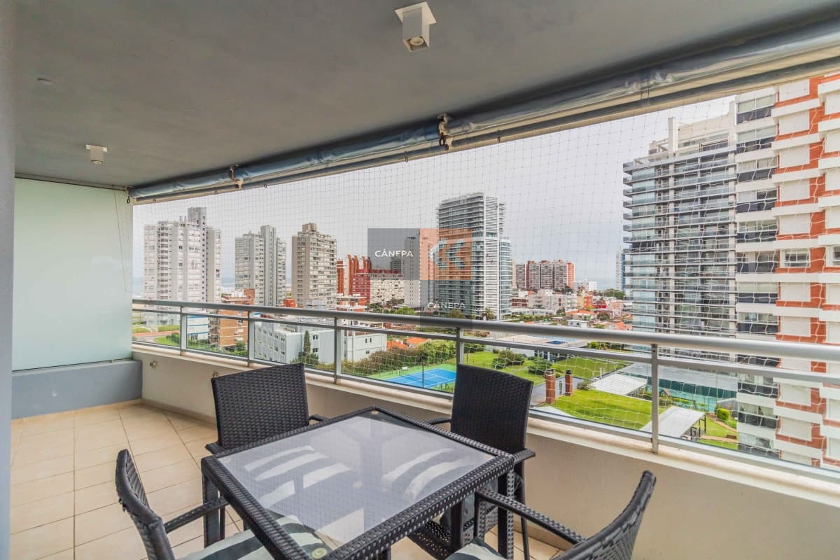 Apartamento  en Edificio de Categoría con todos los servicios.