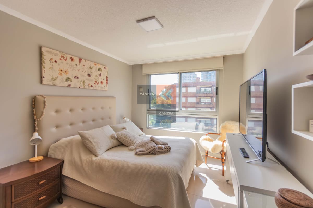 Departamento de tres dormitorios en venta con excelente ubicación