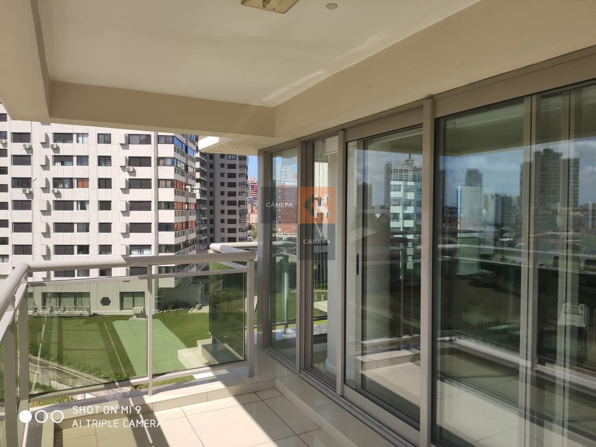 Edificio de lujo, a metros a la Mansa y de la Brava, orientación al Norte