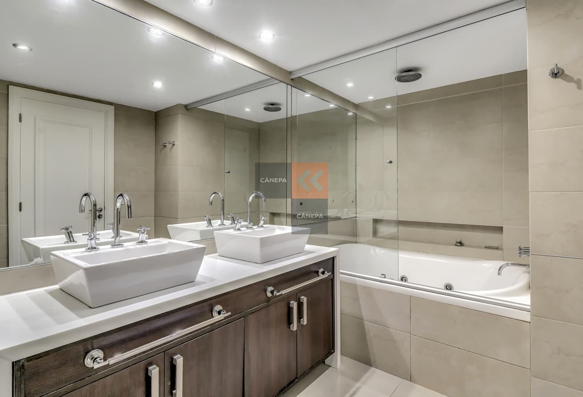 Espectacular departamento Premium Playa Brava.