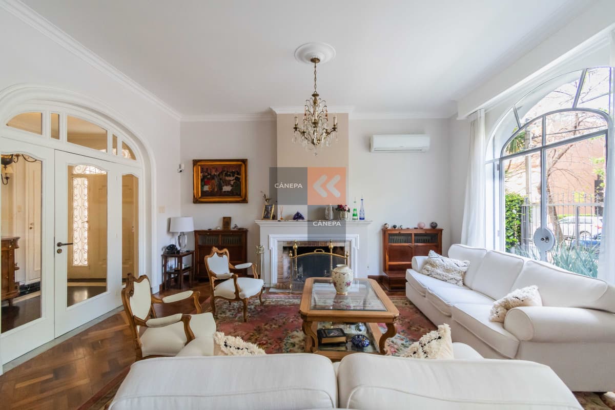 Venta de casa con 4 dormitorios en Punta Carretas