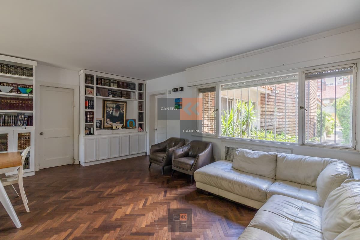 Casa a la venta en Pocitos Nuevo con jardín ! De lo que no hay