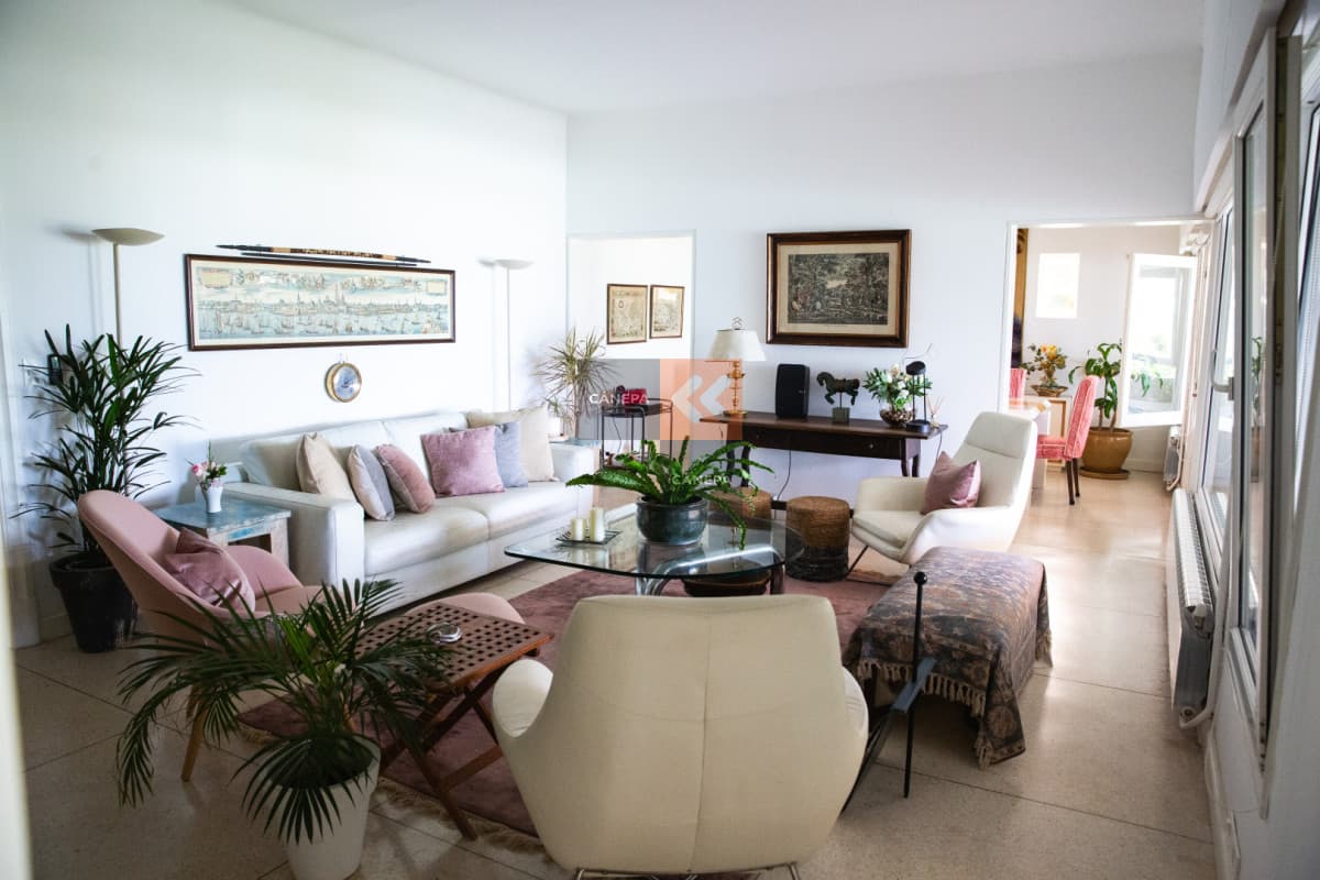 En Zona Península, espectacular casa con 8 dormitorios