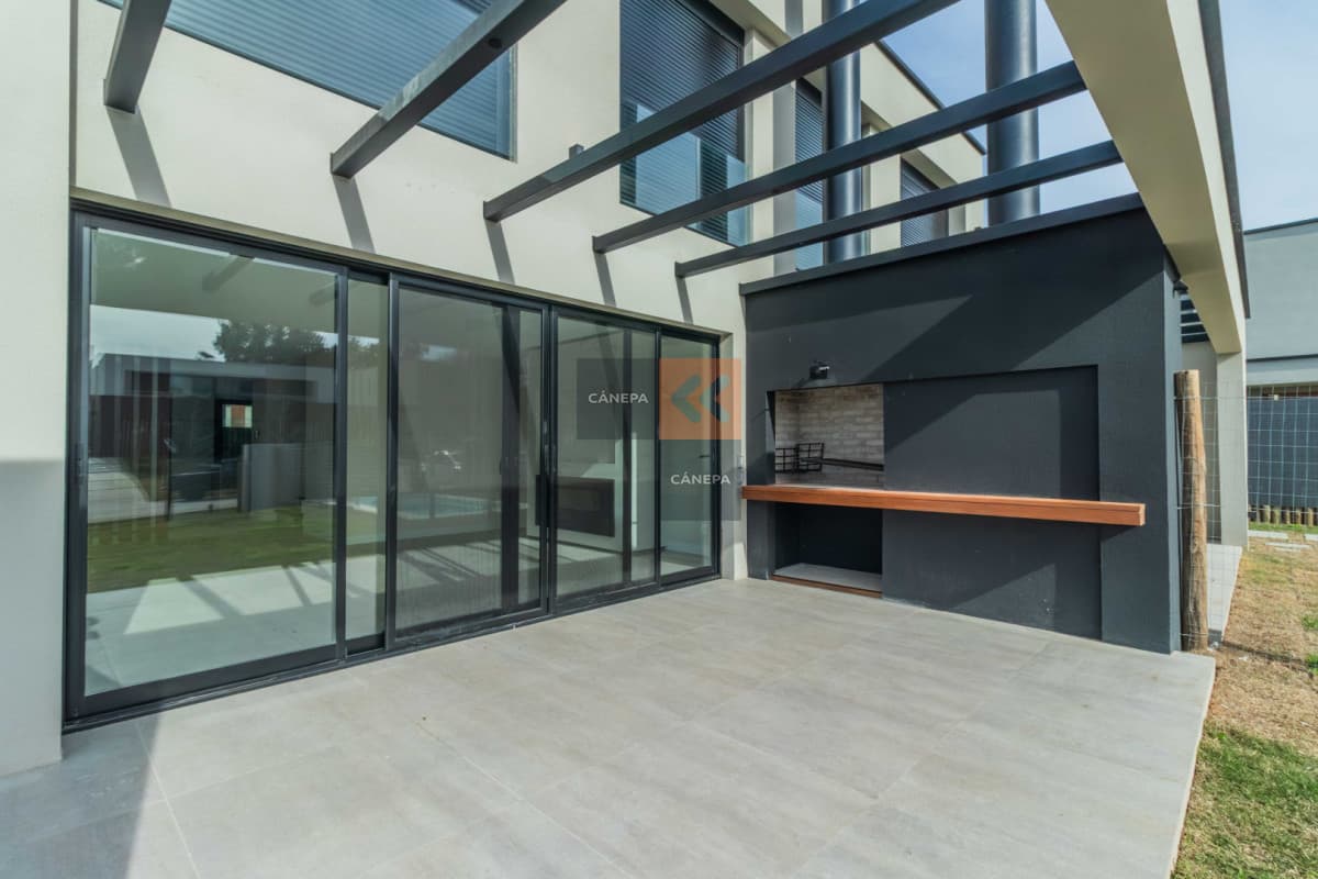 Venta casa de 4 dormitorios en Barrio Parques