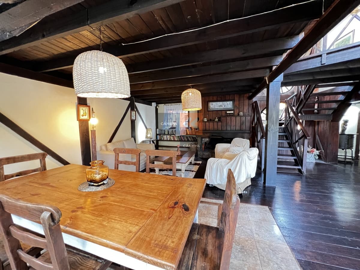 Hermosa casa en la 36 de la mansa